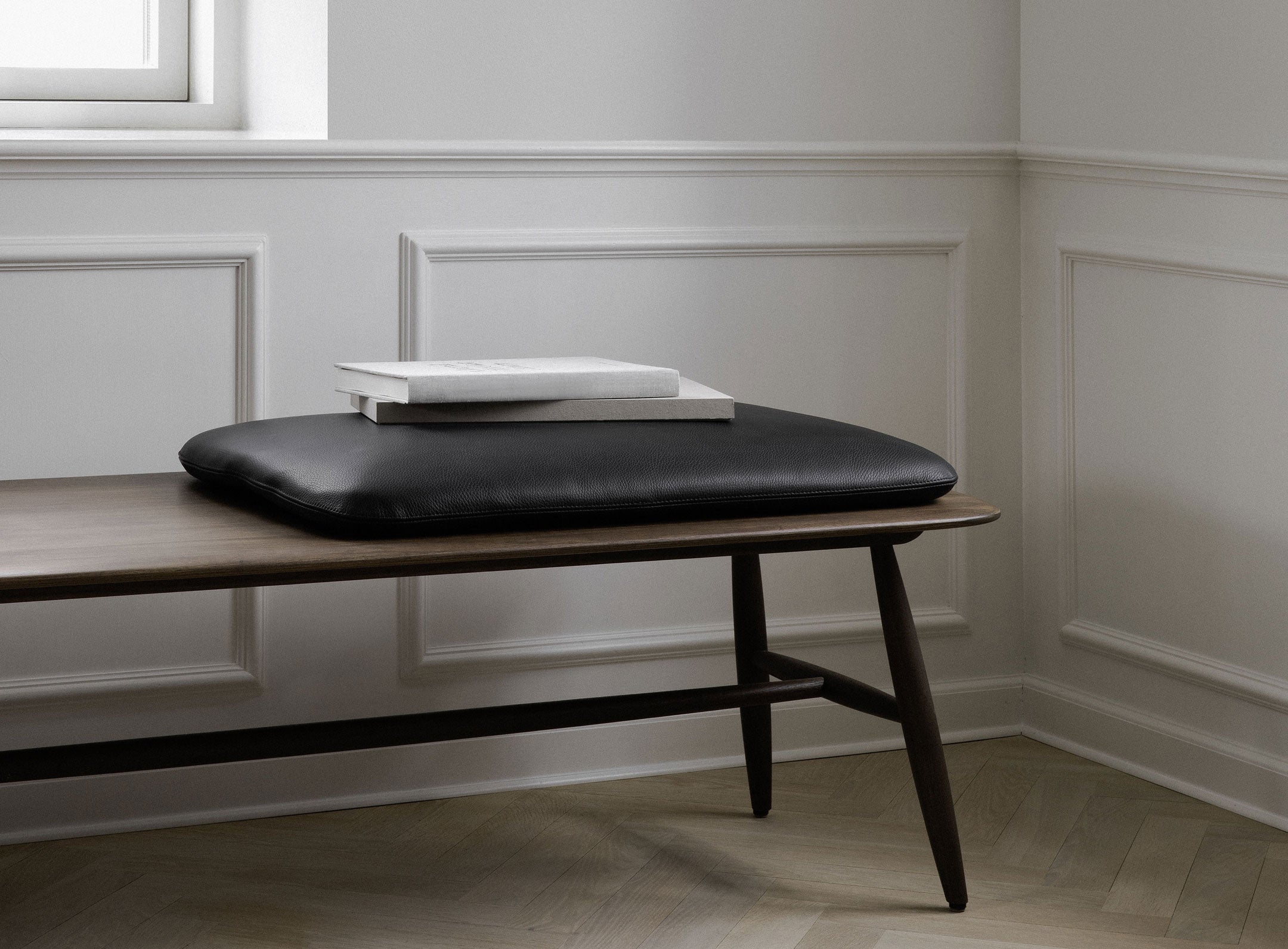 L.Ercolani, Carl Hansen & Son, Louis Poulsen Sale