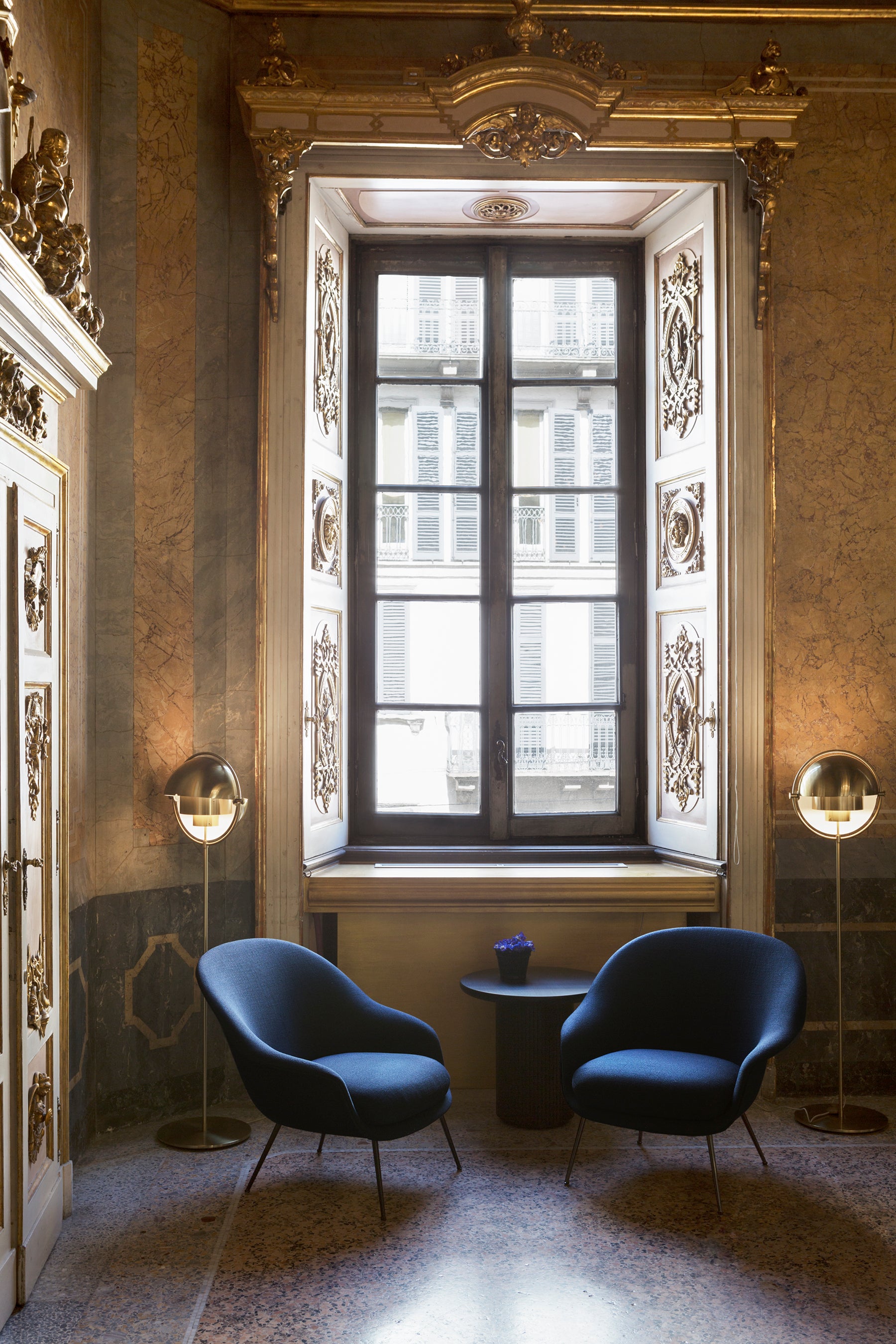 Curvy Modern Lounge Chairs | DSHOP