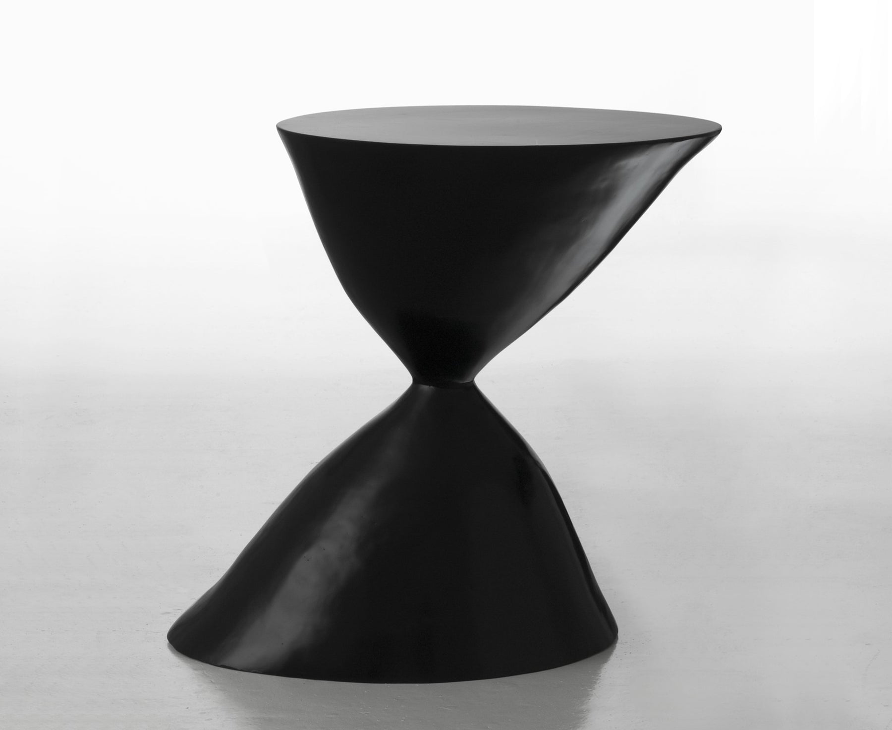 Contemporary Fiberglass Side Table | DSHOP