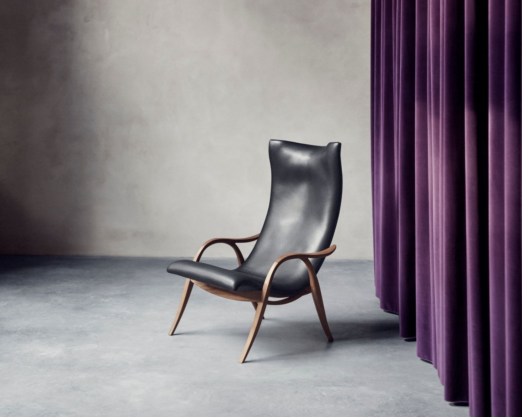 Leather & Walnut Wood Chair | DSHOP