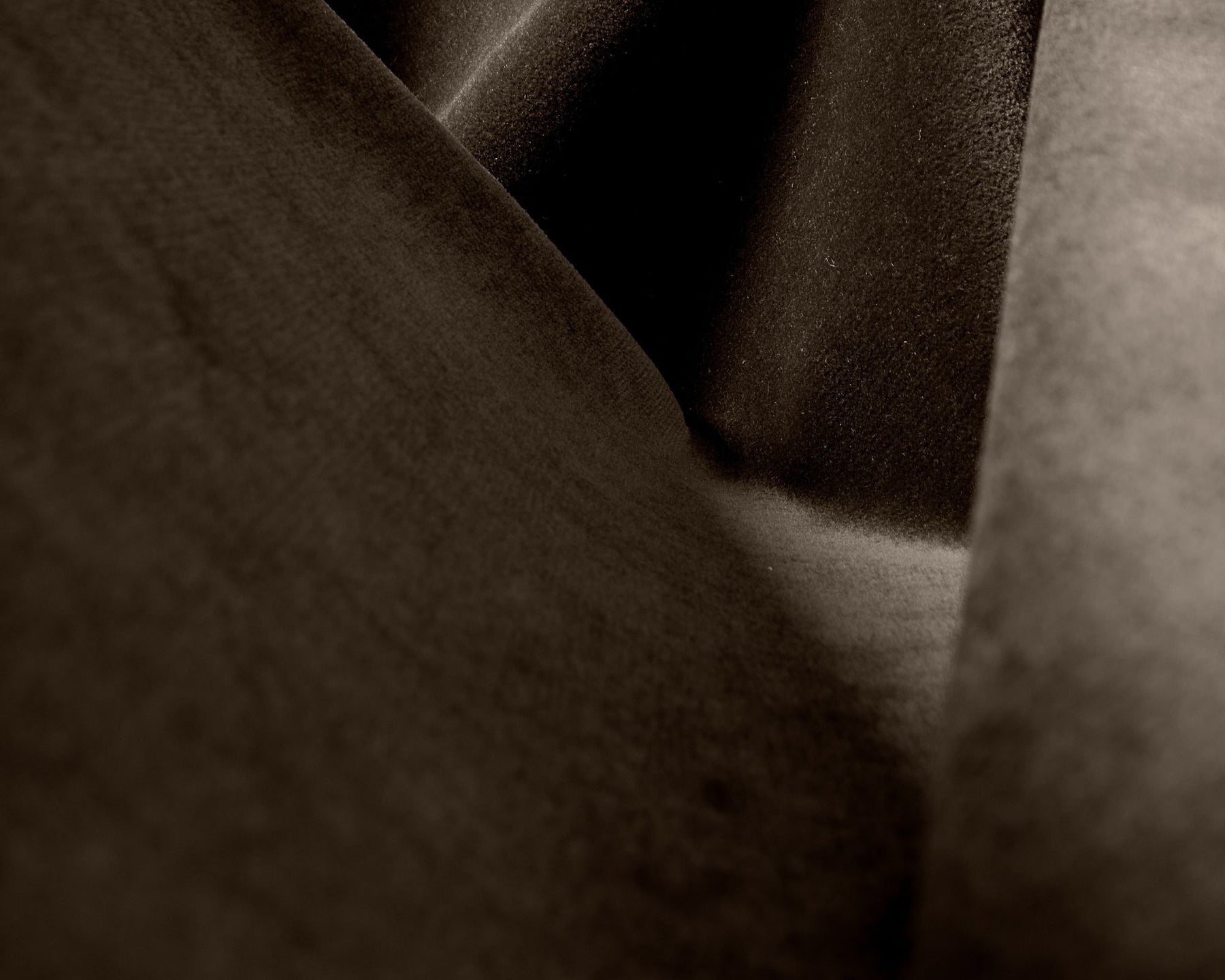 Gubi Anthracite Cotton Velvet | DSHOP