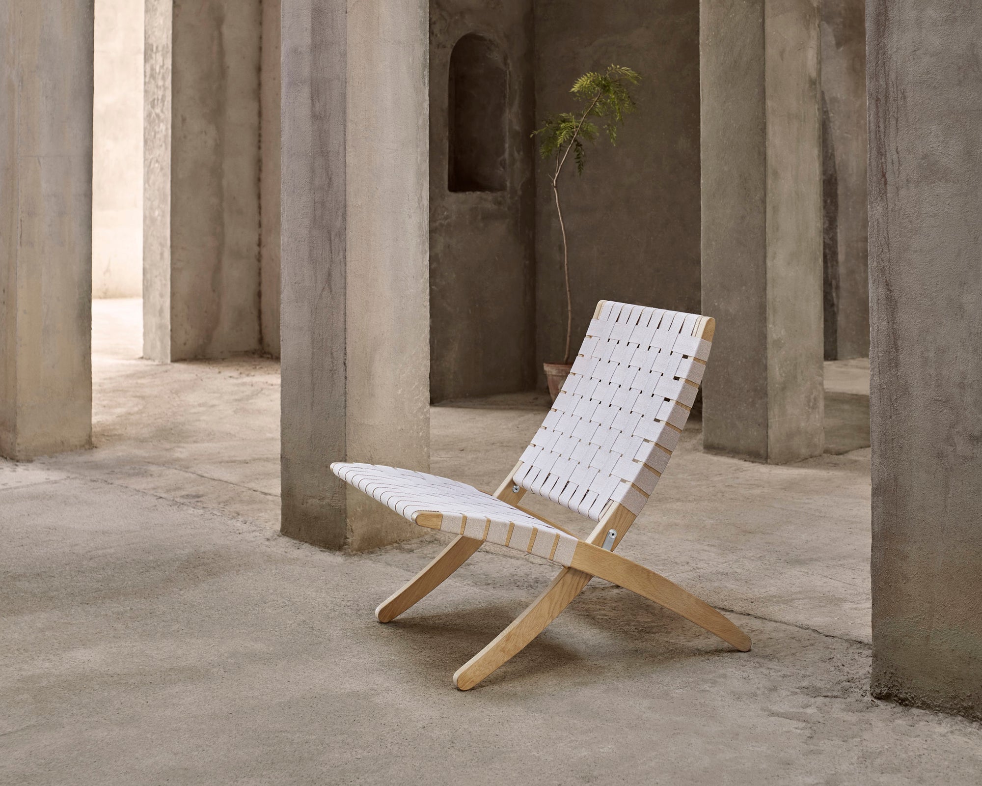 Carl Hansen & Son MG501 Cuba Chair | Low Folding Wood Chair | DSHOP