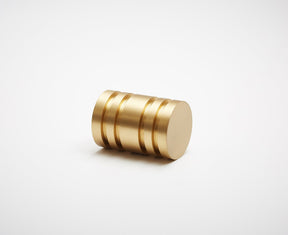 Reveal-01 Knob in Brushed Brass | DSHOP
